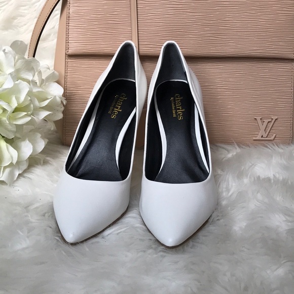 📫 SOLD 📫  Charles David White Heels - Picture 9 of 10